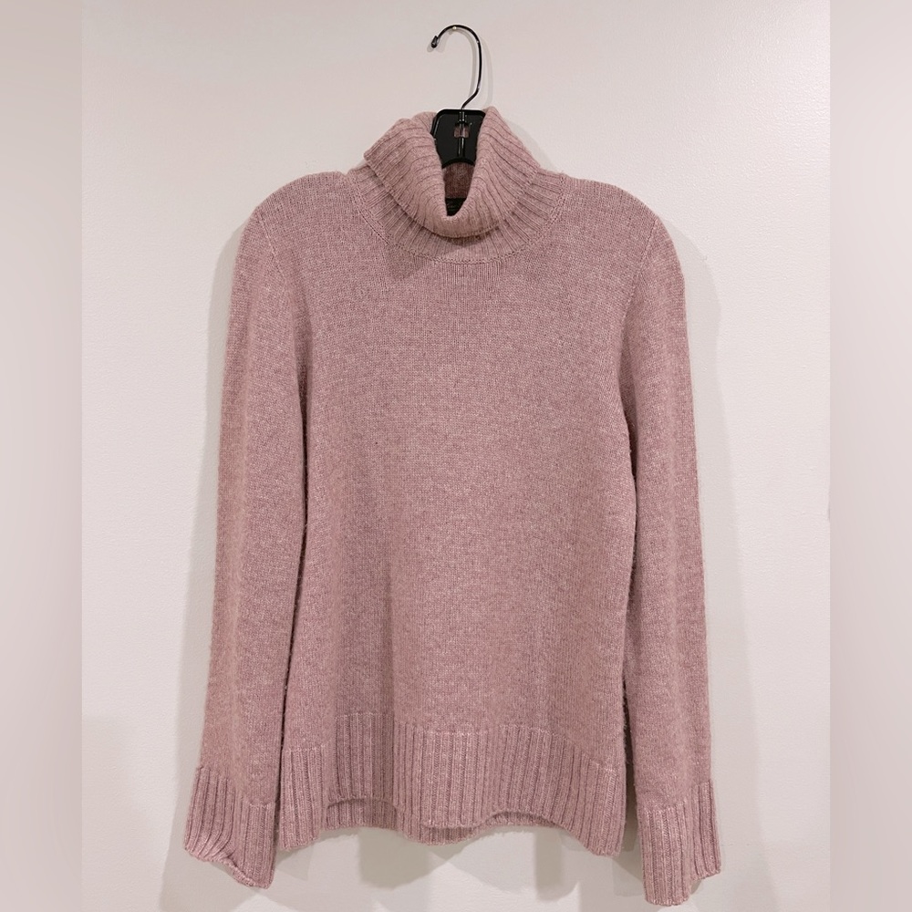 Loro Piana 100% cashmere turtleneck
